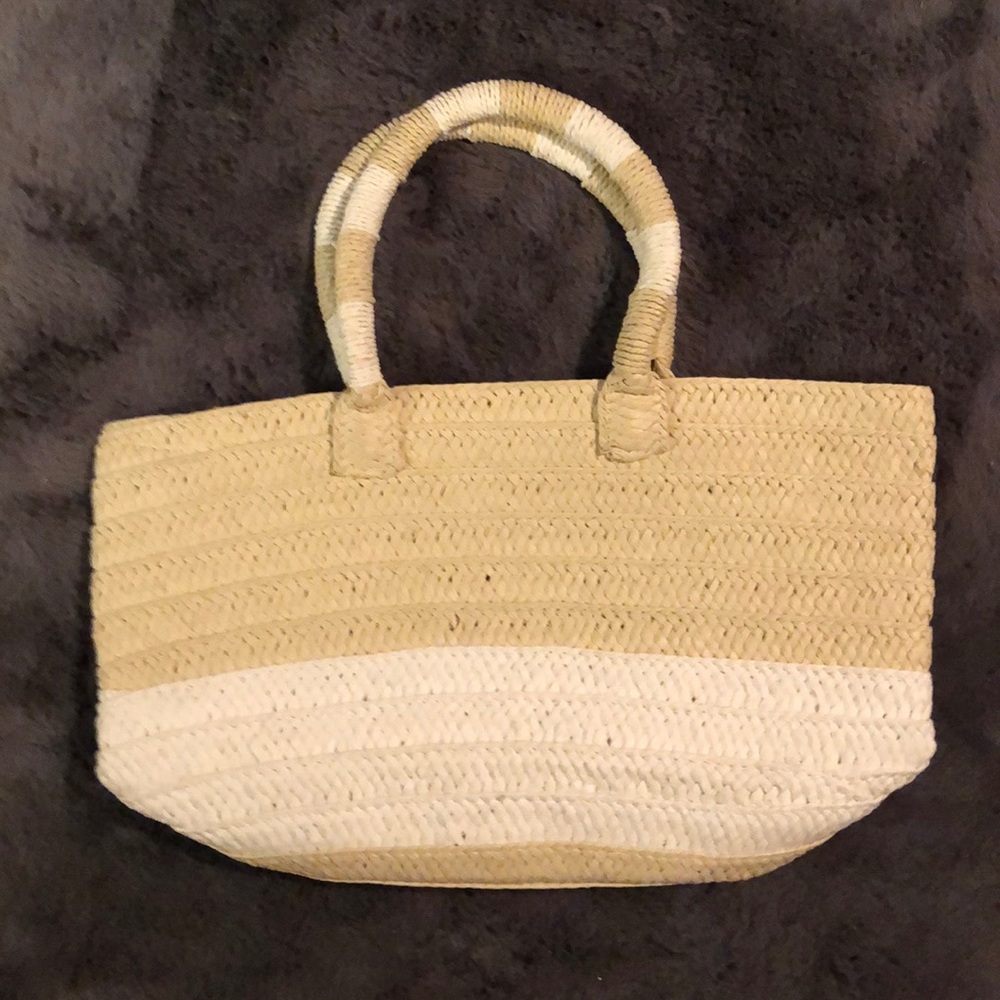 Altru NEW woven straw bag in white and natural ❤️